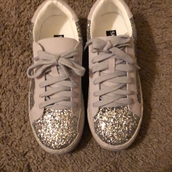 SARABASIC COLLECTION SHOES NEVER WORN - Picture 2 of 4